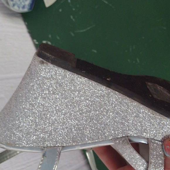 Shoes - Picture 4 of 4